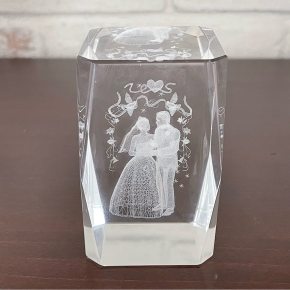 3D Laser Crystal Art Glass Hologram of a Bride and Groom - Picture 2 of 14